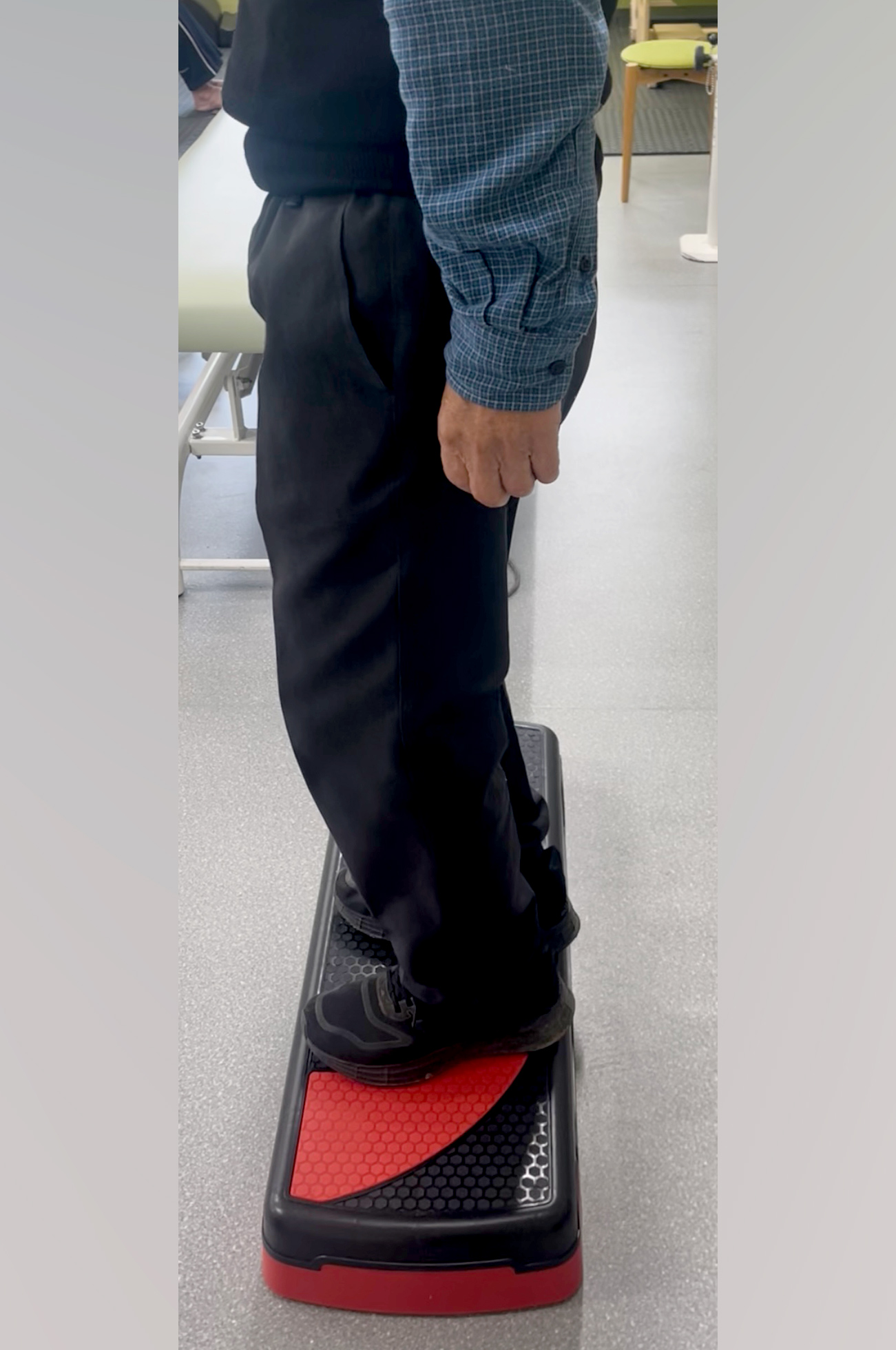 階段を上るとき