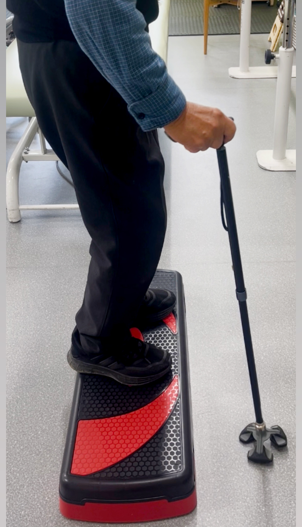 階段を下りるとき