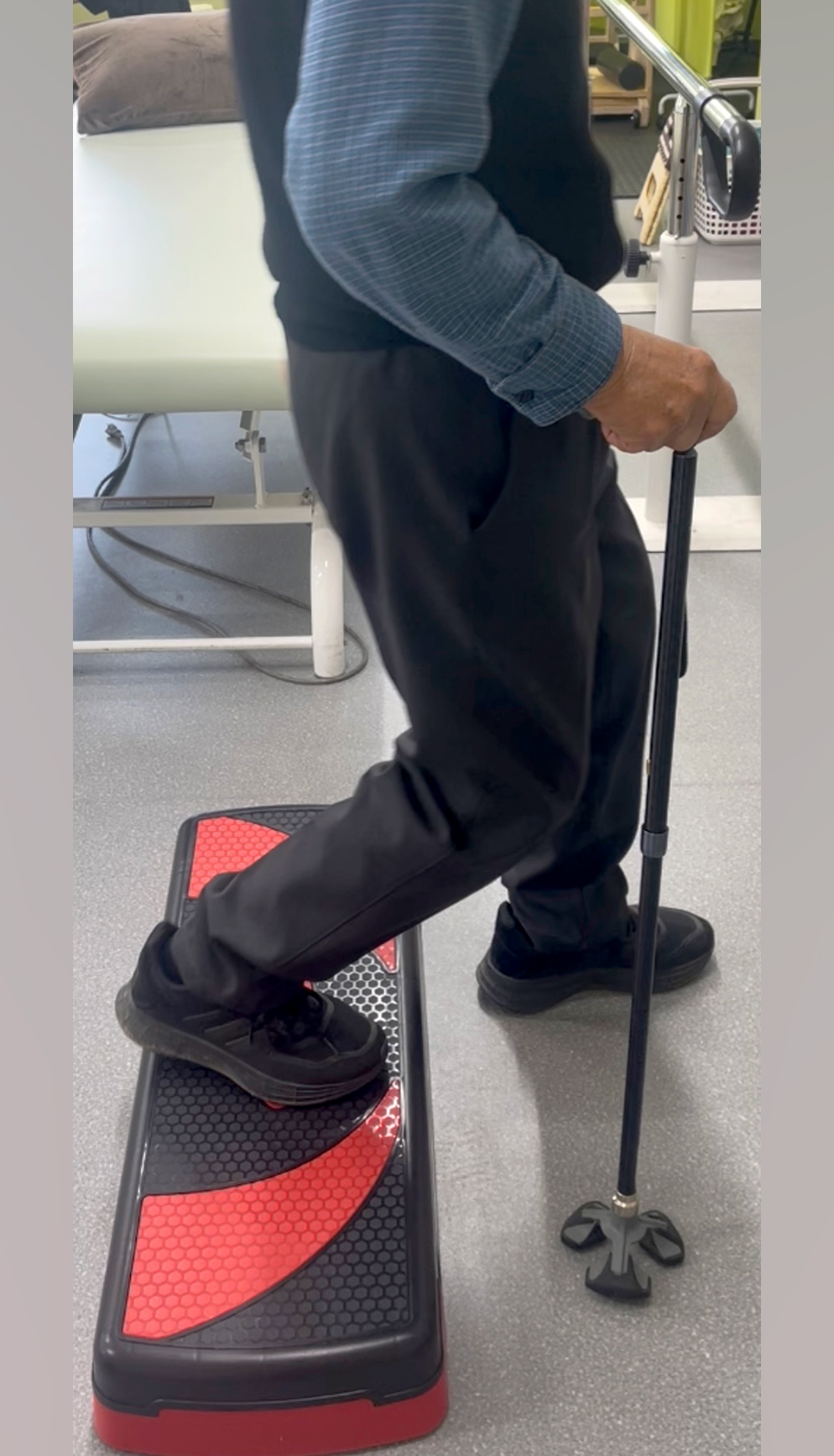 階段を下りるとき