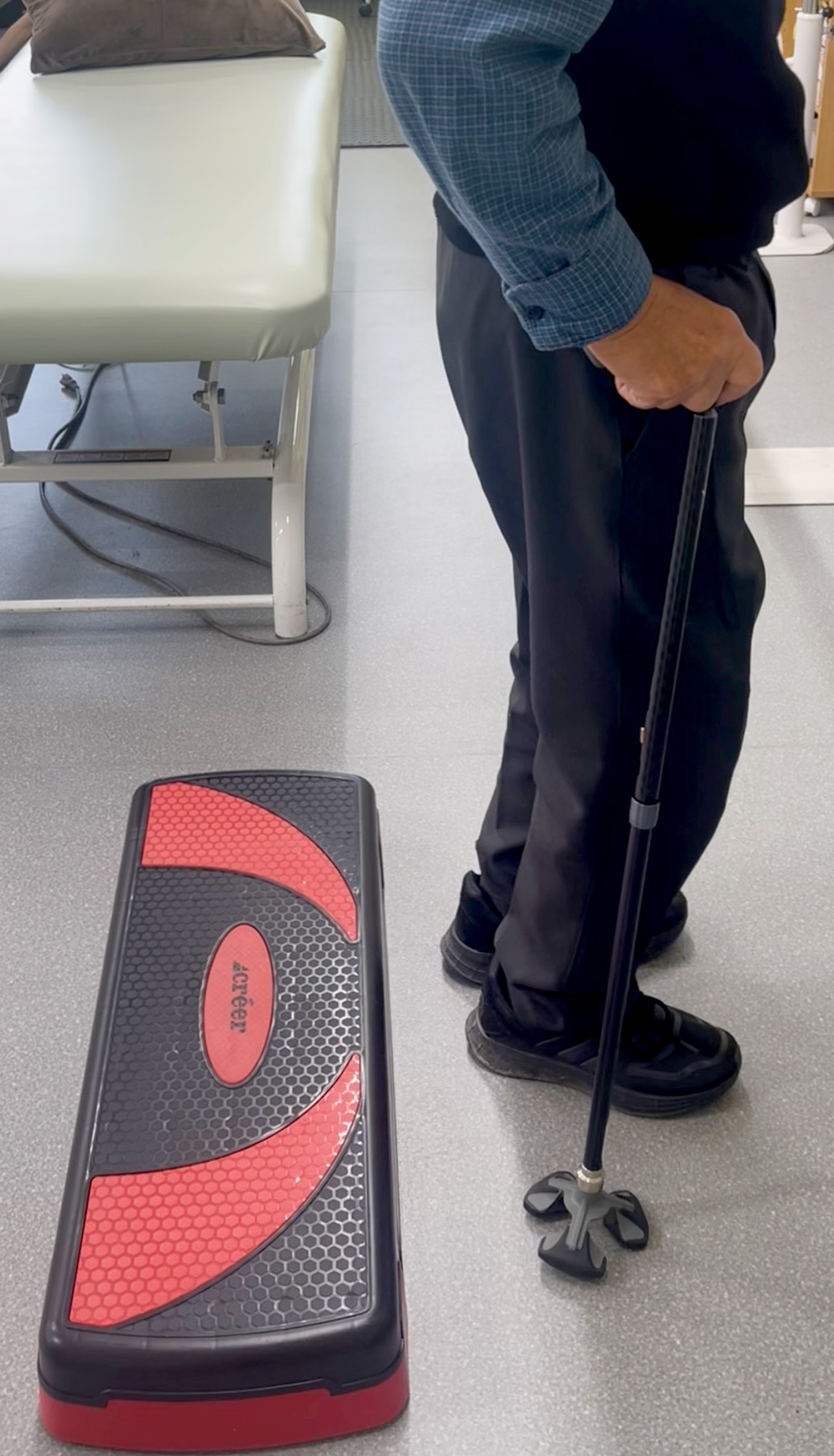 階段を下りるとき